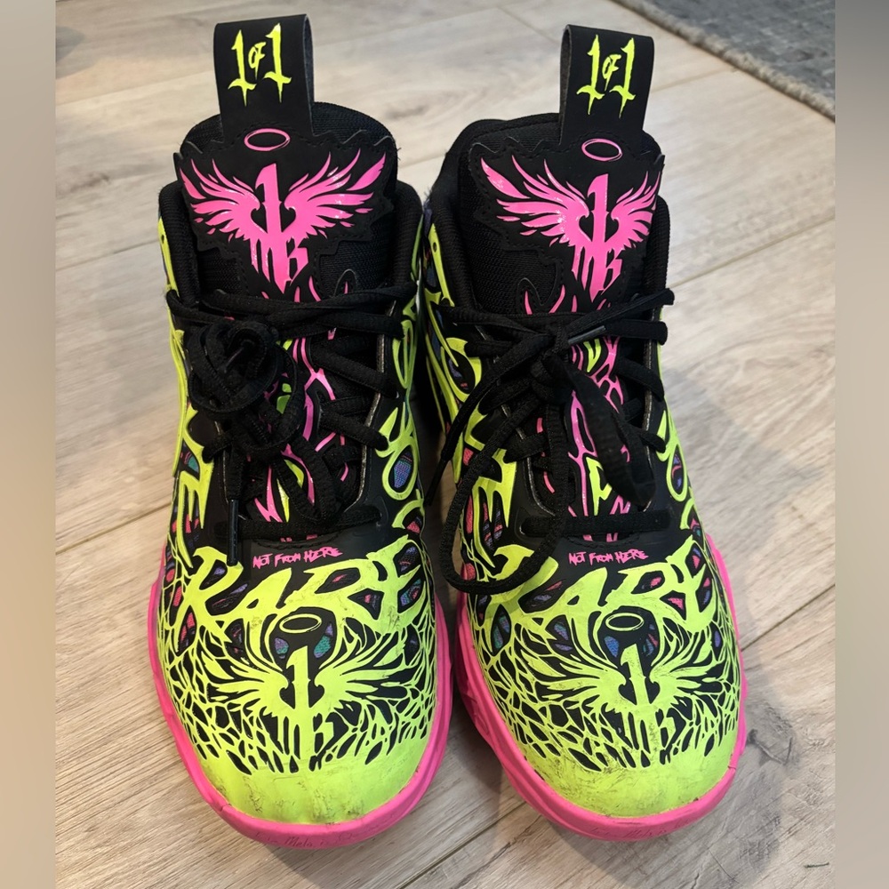 Puma Lo Melo Kids Size 7 Black Sneakers with Pink Logo
No box